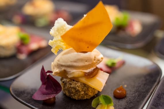 Stilvoll angerichtetes Dessert von Markus Grein Catering bei einem Sportevent in Frankfurt.