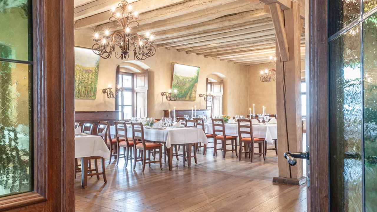 Für eine Veranstaltung vorbereitete Eventscheune des Würzburger Juliusspitals.