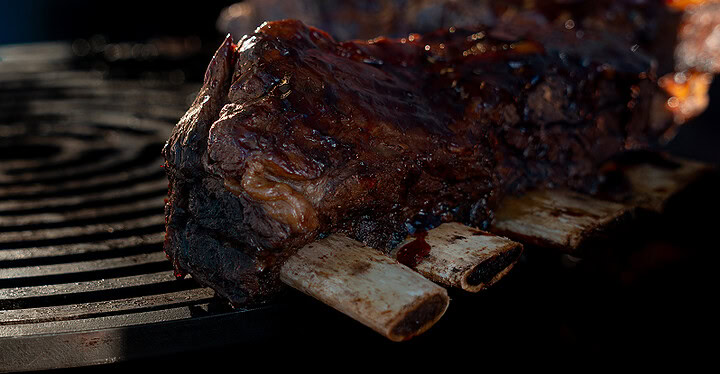 BBQ-Catering in Würzburg mit glasierten Spare Ribs frisch vom Grill
