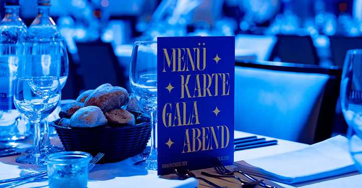 Menükarte Gala Abend Franken Classics auf gedecktem Tisch im Regentenbau Bad Kissingen