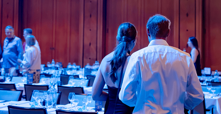 Serviceteam beim finalen Tischcheck vor dem Gala-Dinner Franken Classics Bad Kissingen